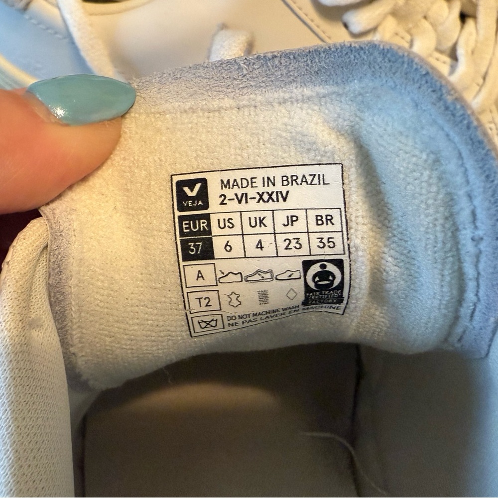 Veja Cream and White Sneakers size 6 - Picture 2 of 5